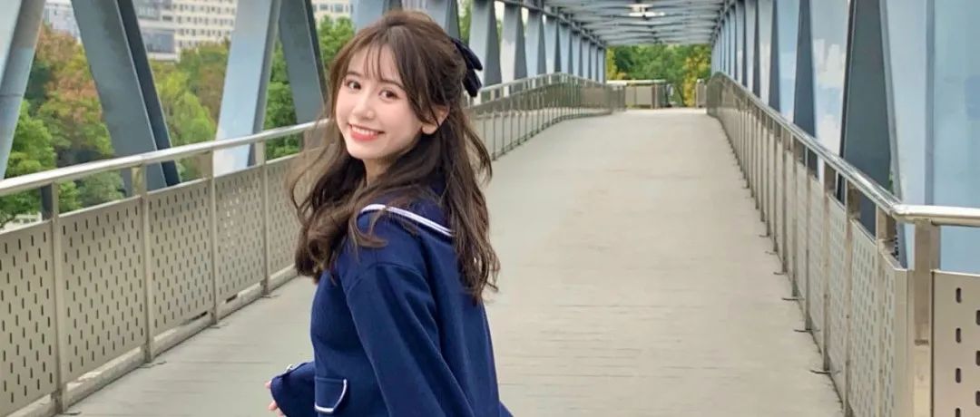 真-纯欲天花板的蓝衣战神，一栗小莎子是怎么火的？