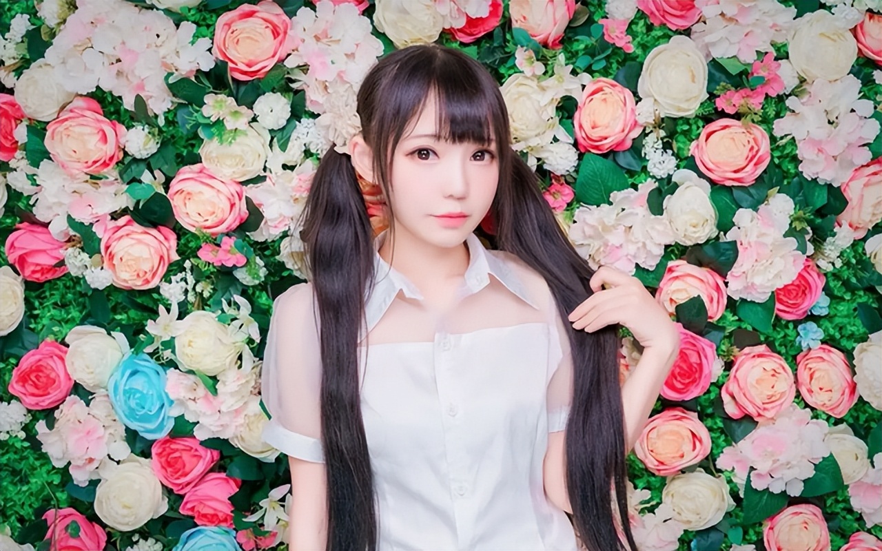 堪称B站牌面咬人猫复出狂蹭热度COS垃姬兔、约尔太太大火