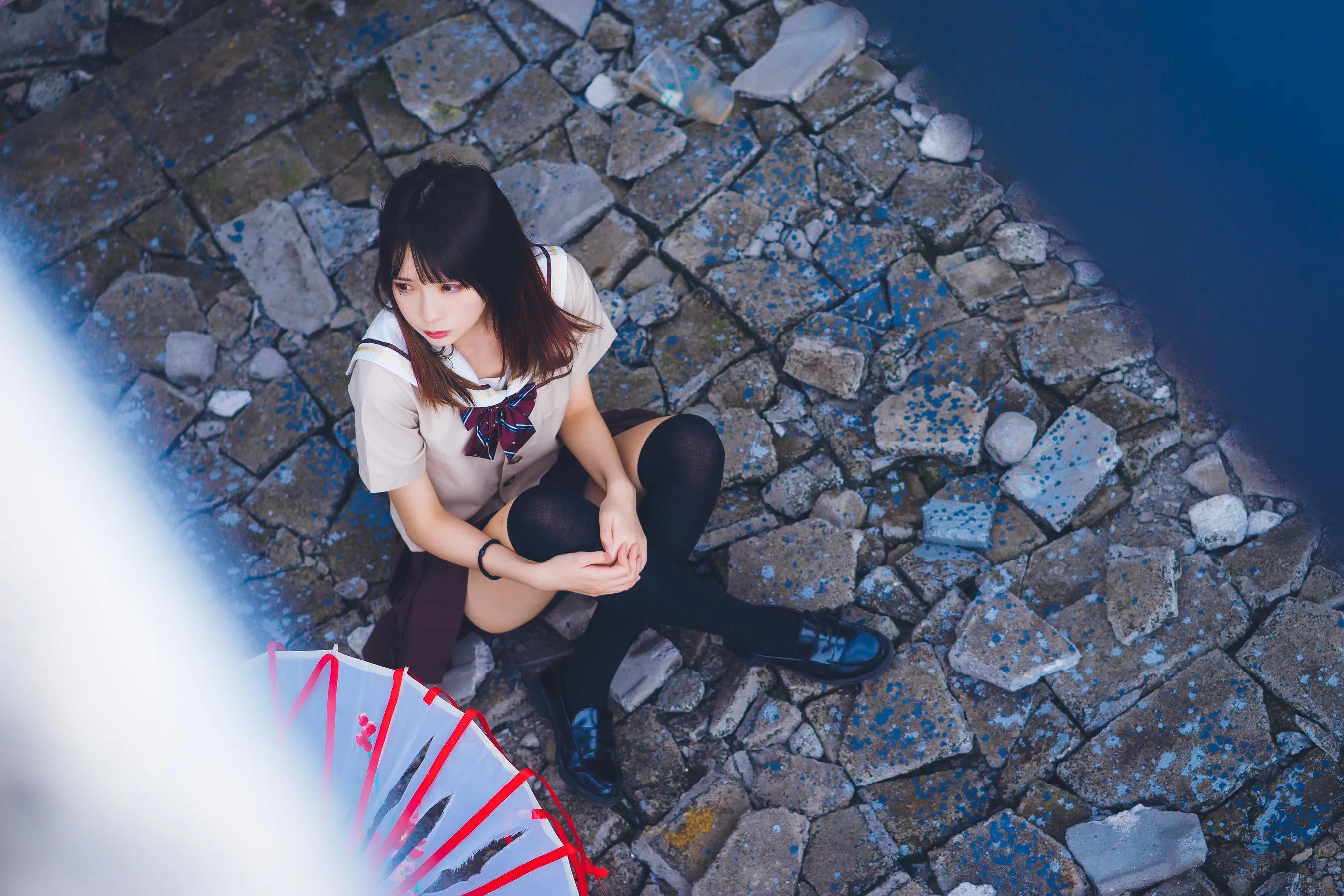 疯猫ss《丝袜狂想曲(伞)》黑丝美少女图片欣赏插图3