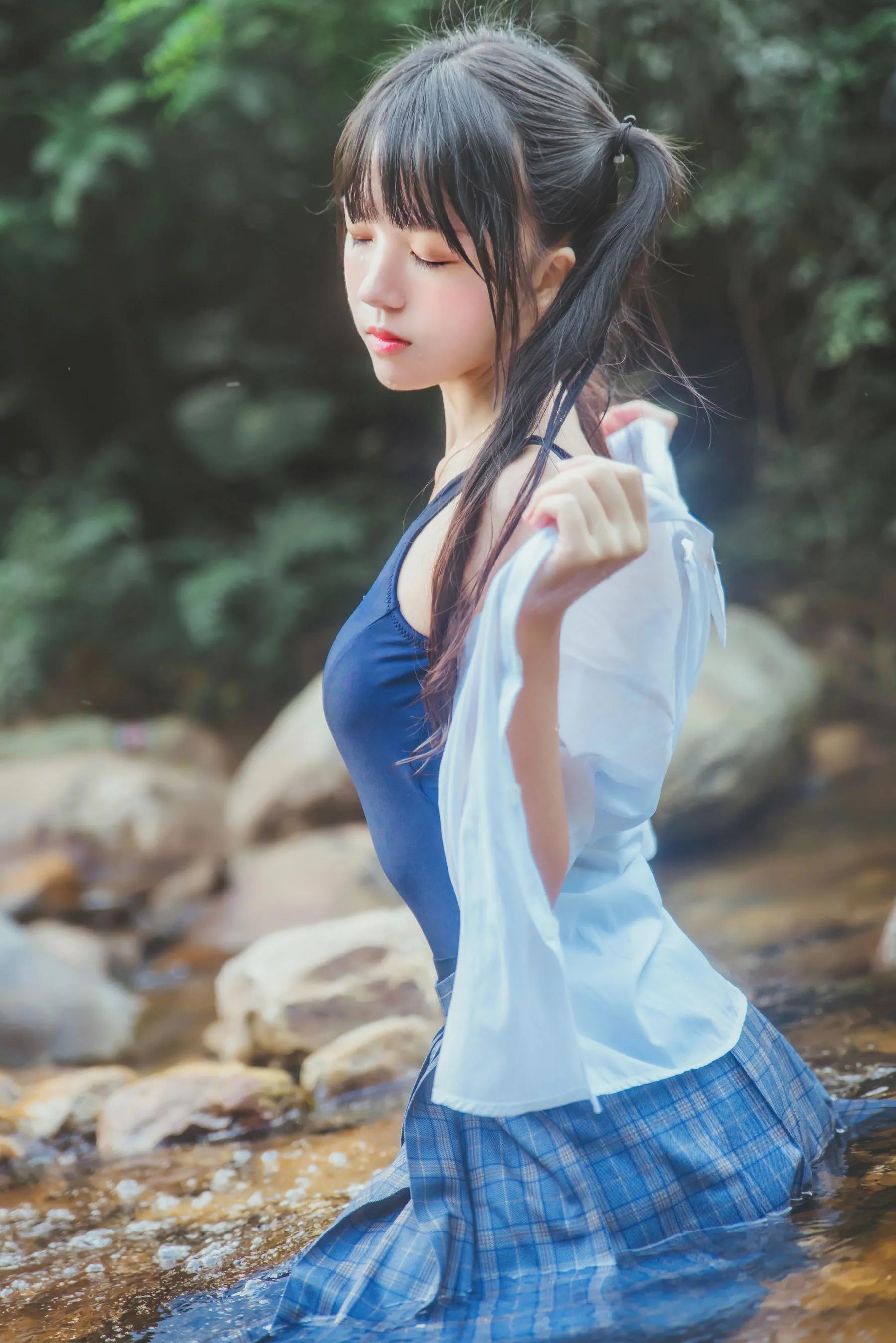 桜桃喵《校服少女COSPLAY湿身系列》照片欣赏插图8